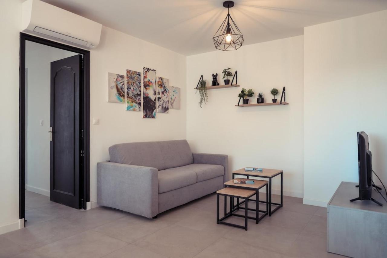 Chic Appart Du Port Fréjus المظهر الخارجي الصورة